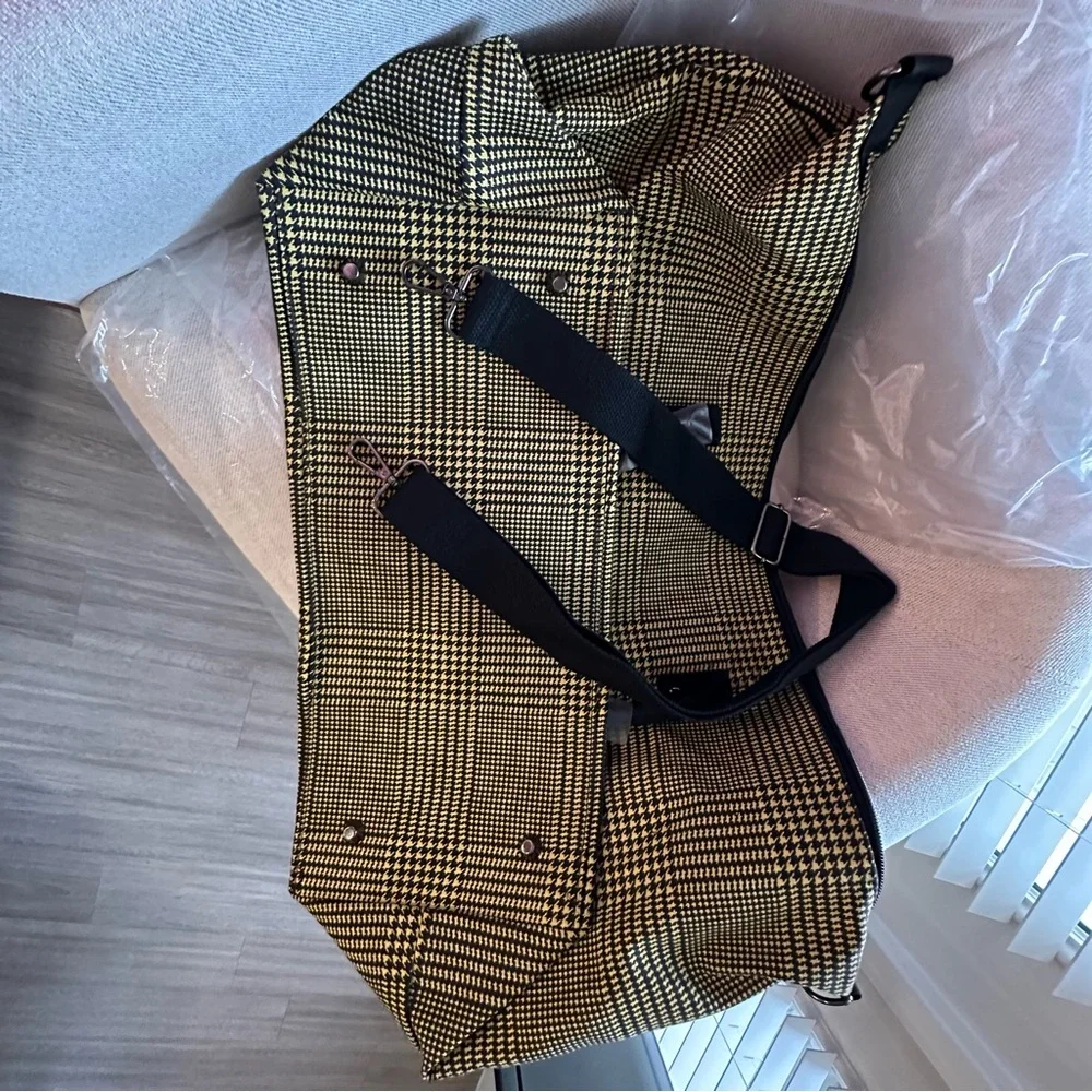 NWT- Lulu Dharma - Fraiser weekender bag Color - yellow/black plaid - Picture 6 of 8